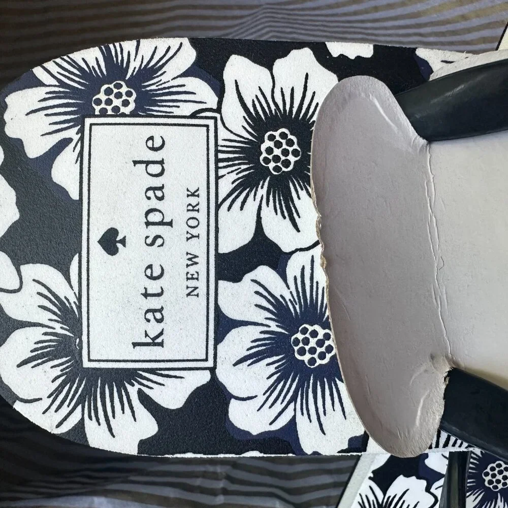 Kate Spade NOVA Sandals Flip Flops Black Shiny Rubber Hollyhock Print NIB s11